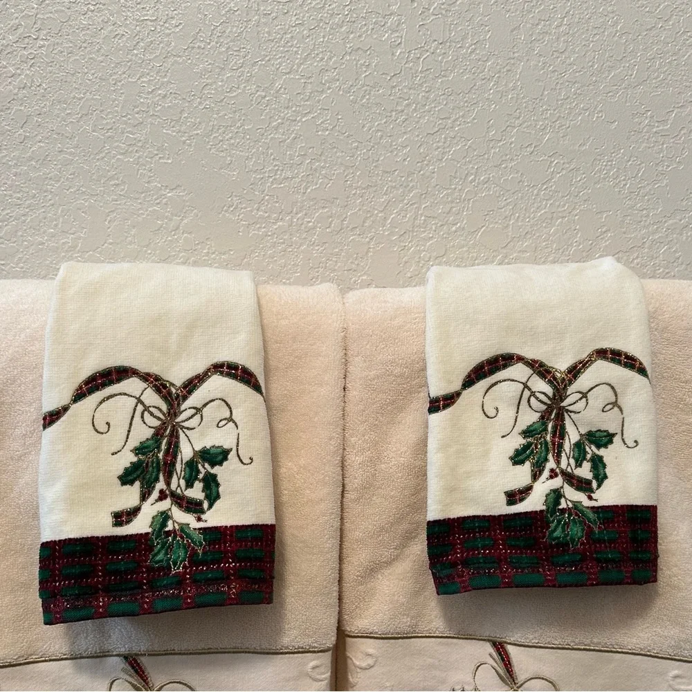 Lenox Holiday Bath & Fingertip Towel Set